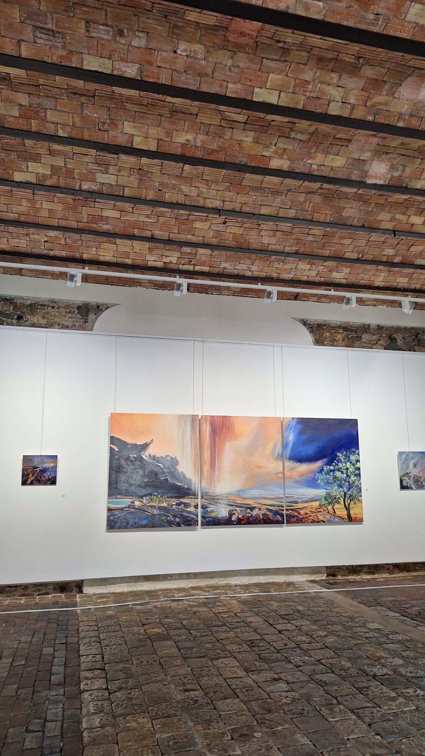 expo trois tableau en un